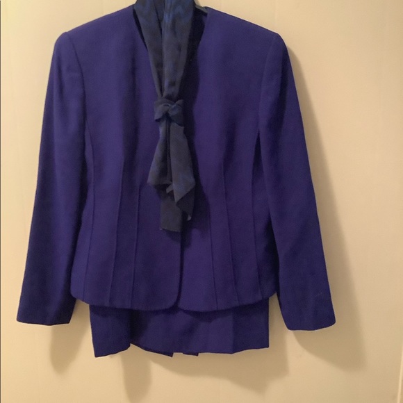 Jasper A.S.L. Petite 6P Suit with skirt and scarf. - Picture 1 of 5